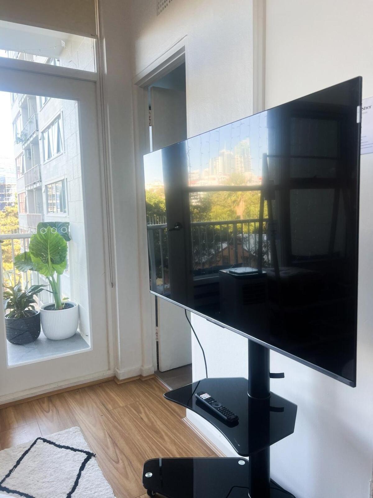 Cozy In Glebe Apartment